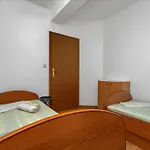 Vele Duplex-wohnung Mit Terrassen Und Meerblick By Interhome Makarska