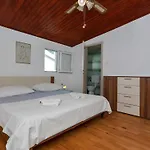 Apartman Vele Duplex-wohnung Mit Terrassen Und Meerblick By Interhome *