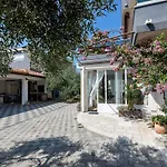 Apartman Vele Duplex-wohnung Mit Terrassen Und Meerblick By Interhome Makarska