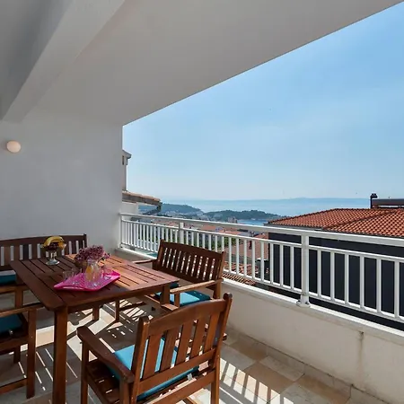 Apartman Vele Duplex-wohnung Mit Terrassen Und Meerblick By Interhome *