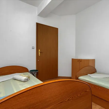 Vele Duplex-wohnung Mit Terrassen Und Meerblick By Interhome Makarská