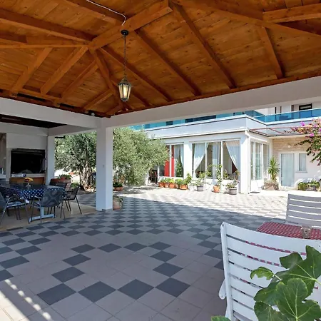 Vele Duplex-wohnung Mit Terrassen Und Meerblick By Interhome *