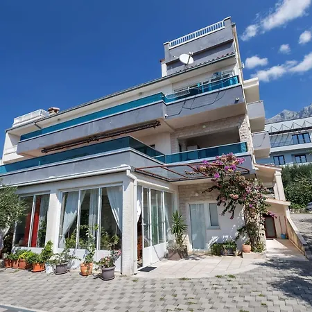 Vele Duplex-wohnung Mit Terrassen Und Meerblick By Interhome Apartmán Makarská