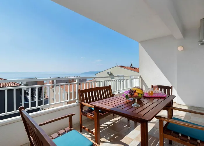 Vele Duplex-wohnung Mit Terrassen Und Meerblick By Interhome Apartman Makarska