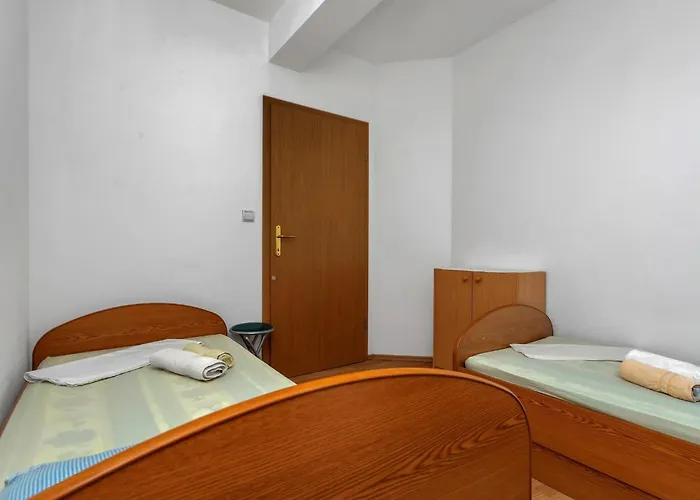 Vele Duplex-wohnung Mit Terrassen Und Meerblick By Interhome Makarska