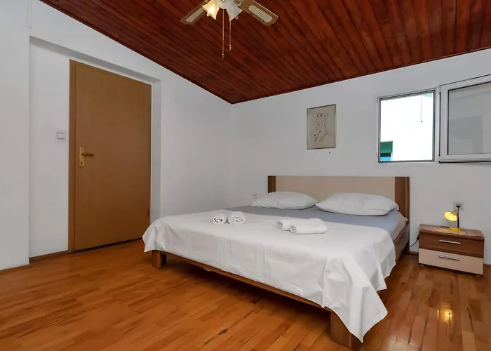 Vele Duplex-wohnung Mit Terrassen Und Meerblick By Interhome Apartment