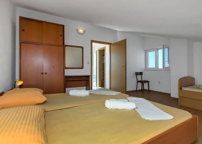 Vele Duplex-wohnung Mit Terrassen Und Meerblick By Interhome Makarska