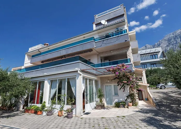 Vele Duplex-wohnung Mit Terrassen Und Meerblick By Interhome Apartment Makarska