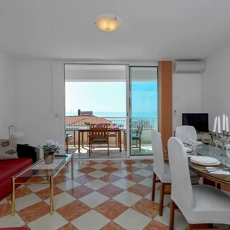 Vele Duplex-wohnung Mit Terrassen Und Meerblick By Interhome * מאקרסקה