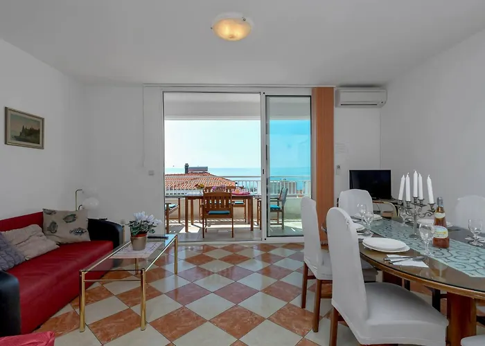 Vele Duplex-wohnung Mit Terrassen Und Meerblick By Interhome * מאקרסקה