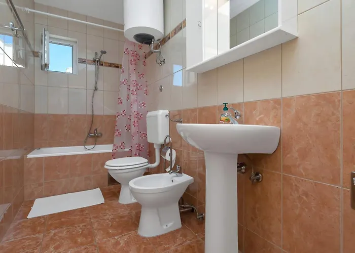 Vele Duplex-wohnung Mit Terrassen Und Meerblick By Interhome מאקרסקה