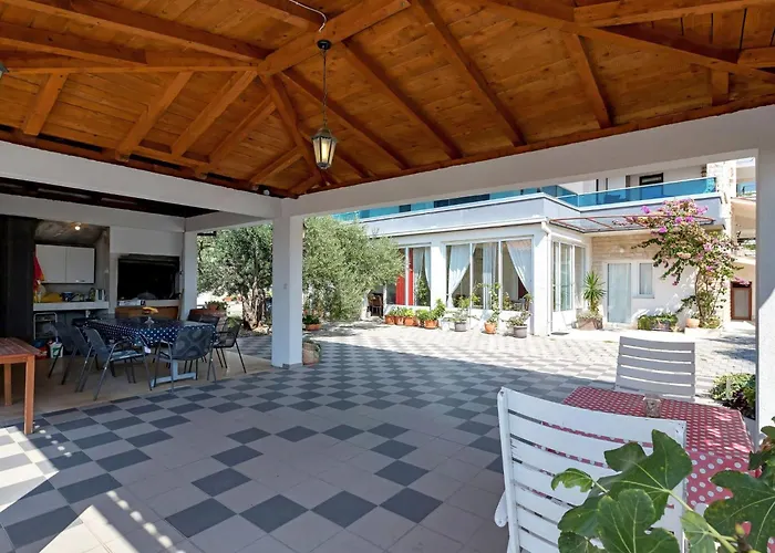 Vele Duplex-wohnung Mit Terrassen Und Meerblick By Interhome *